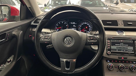 Volkswagen Passat 15 of 30