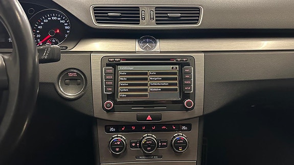 Volkswagen Passat 25 of 30
