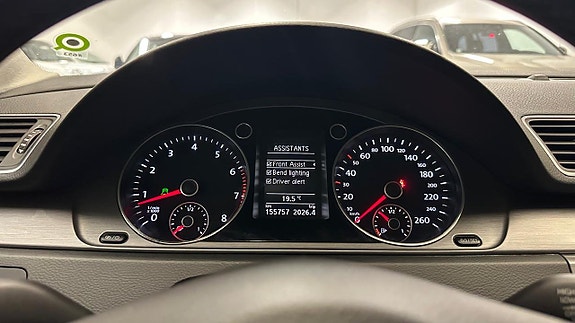 Volkswagen Passat 21 of 30