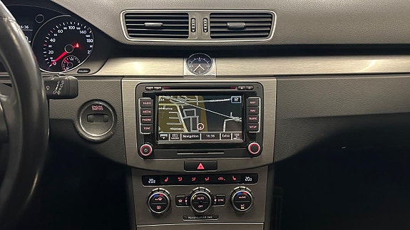 Volkswagen Passat 22 of 30