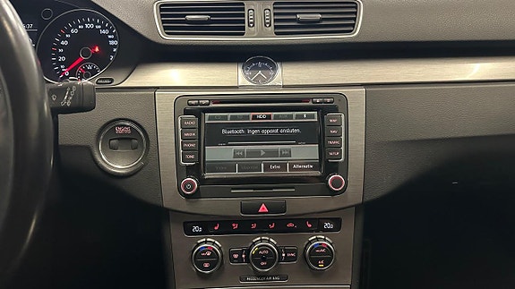 Volkswagen Passat 24 of 30
