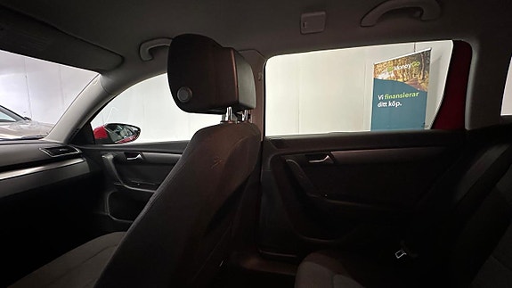 Volkswagen Passat 29 of 30
