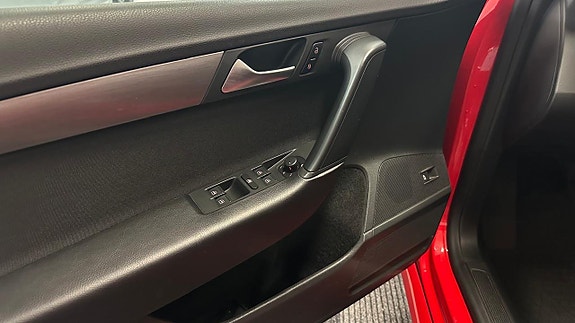 Volkswagen Passat 9 of 30
