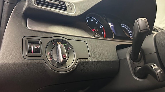 Volkswagen Passat 11 of 30