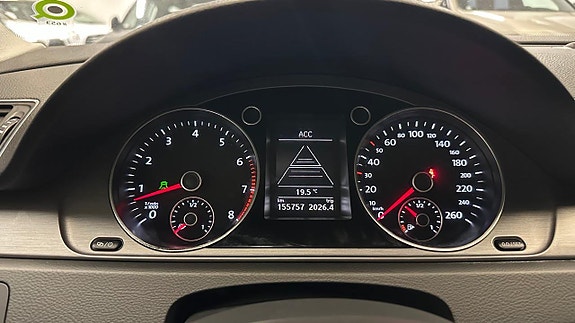 Volkswagen Passat 20 of 30