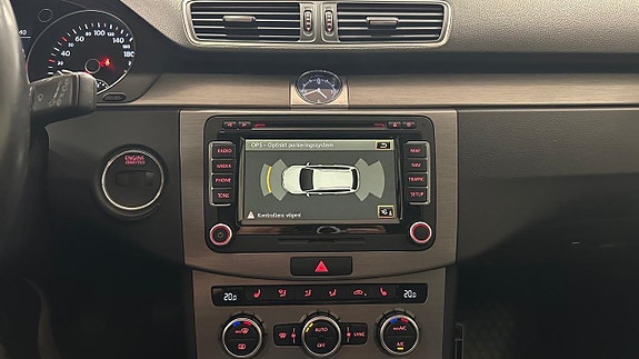 Volkswagen Passat 26 of 30