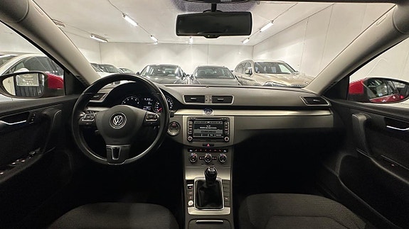 Volkswagen Passat 14 of 30