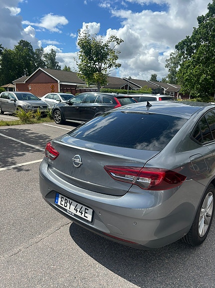 Opel Insignia 2 of 5