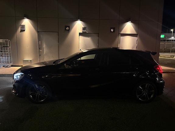 Mercedes-Benz A200 d 2 of 4