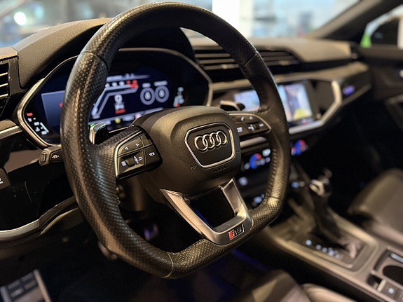 Audi RS Q3 10 of 27