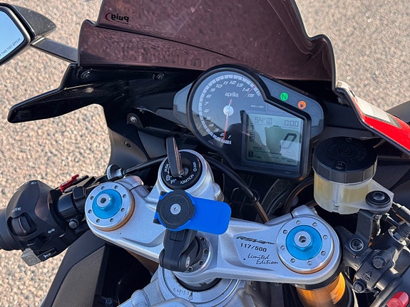Aprilia RSV4 1000 RF 4 of 4