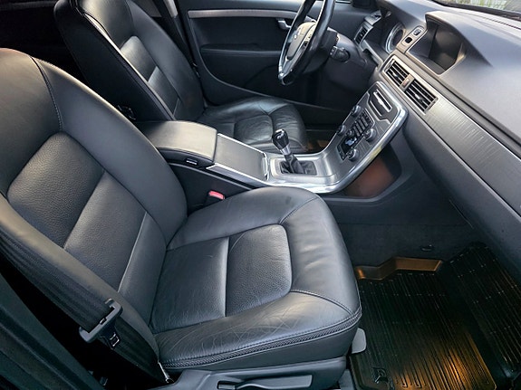 Volvo XC70 13 of 29