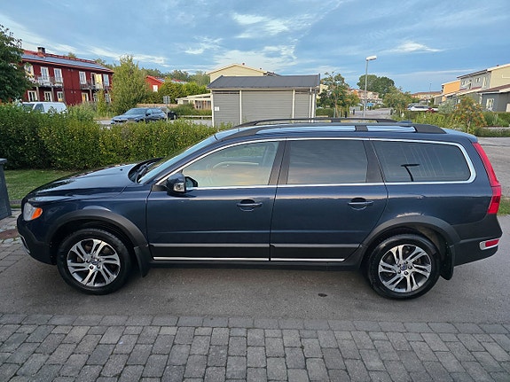 Volvo XC70 2 of 29