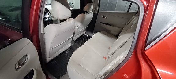 Nissan Leaf 5 of 6