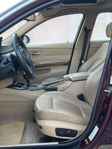 BMW 325i 12 of 16