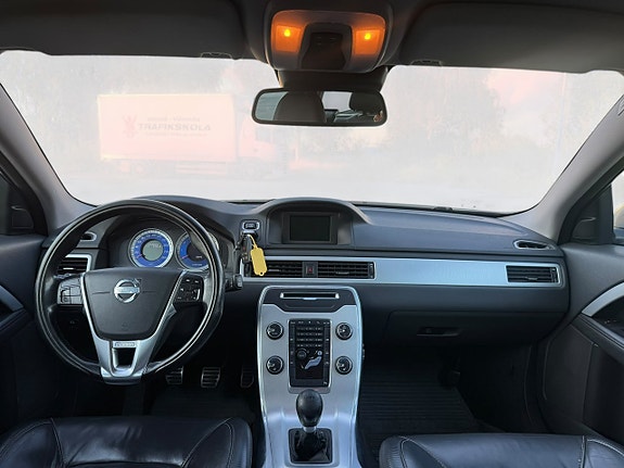 Volvo V70 13 of 15