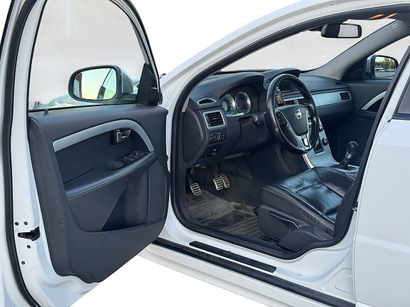 Volvo V70 7 of 15