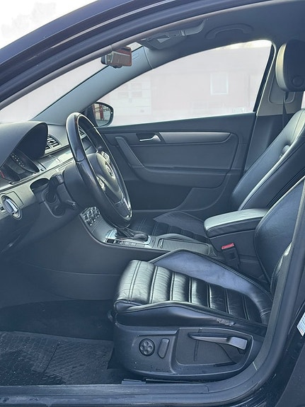 Volkswagen Passat 9 of 13