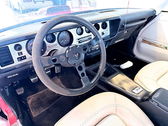 Pontiac Firebird 16 of 30