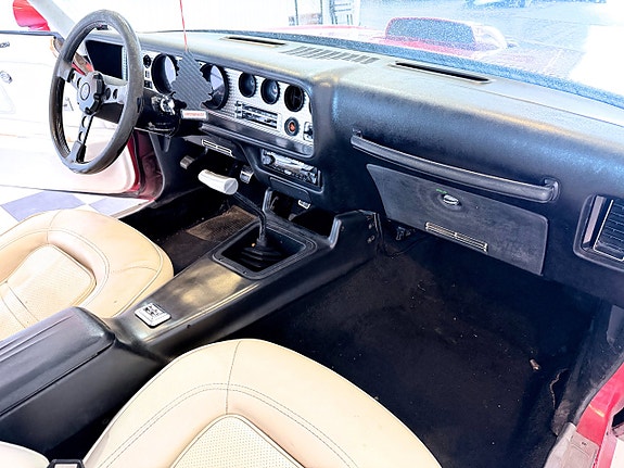 Pontiac Firebird 23 of 30
