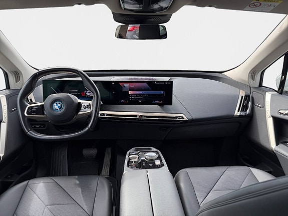 BMW iX 4 of 27