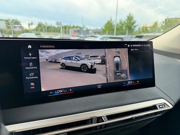 BMW iX 8 of 27
