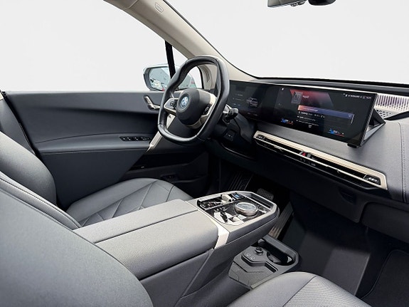BMW iX 12 of 27