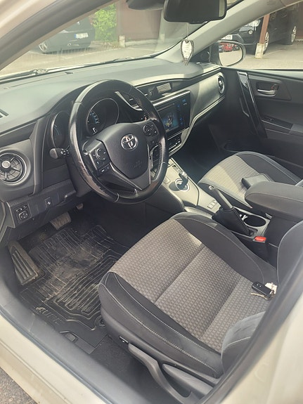 Toyota Auris 10 of 10