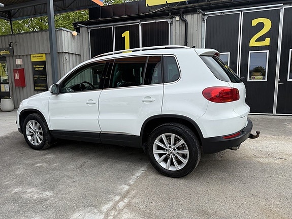 Volkswagen Tiguan 2 of 11