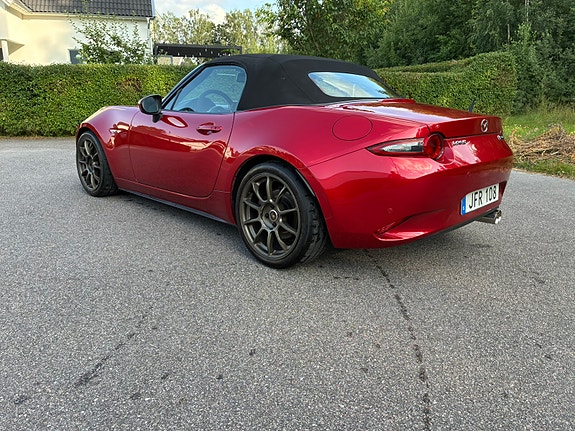 Mazda MX-5 2 of 6
