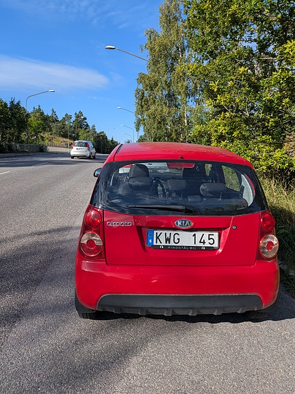 Kia Picanto 2 of 3