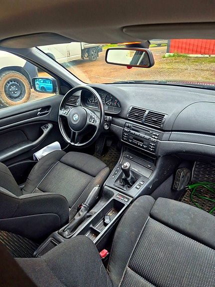 BMW 318i 3 of 3