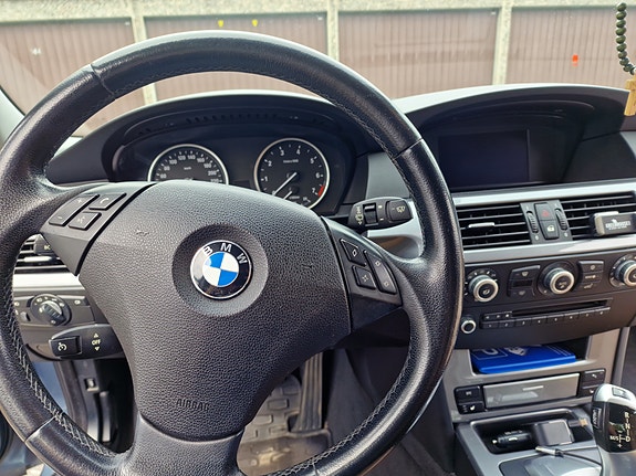 BMW 523i 8 of 14