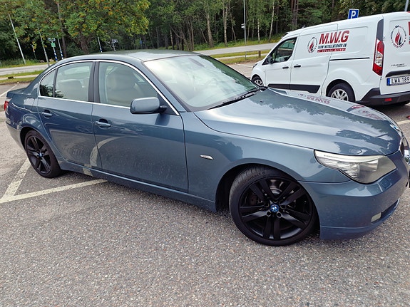 BMW 523i 12 of 14