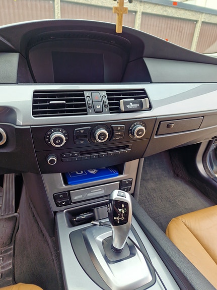 BMW 523i 9 of 14