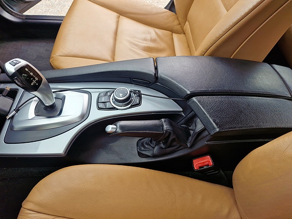 BMW 523i 11 of 14