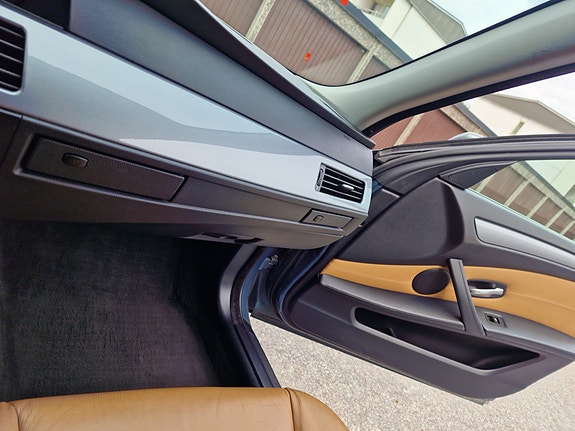 BMW 523i 10 of 14