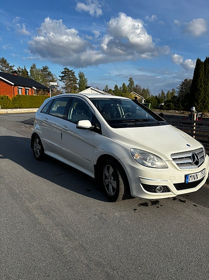 Mercedes-Benz B170 3 of 9