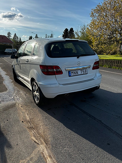 Mercedes-Benz B170 4 of 9