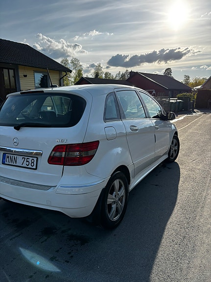 Mercedes-Benz B170 5 of 9