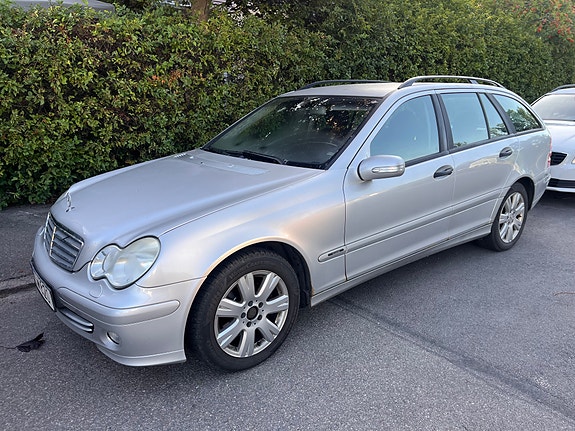 Mercedes-Benz C180 2 of 8