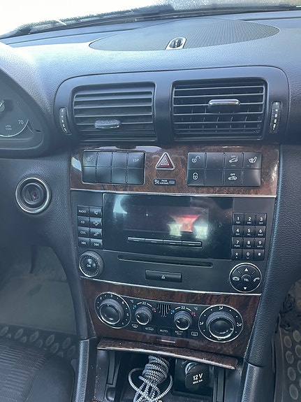 Mercedes-Benz C180 3 of 8