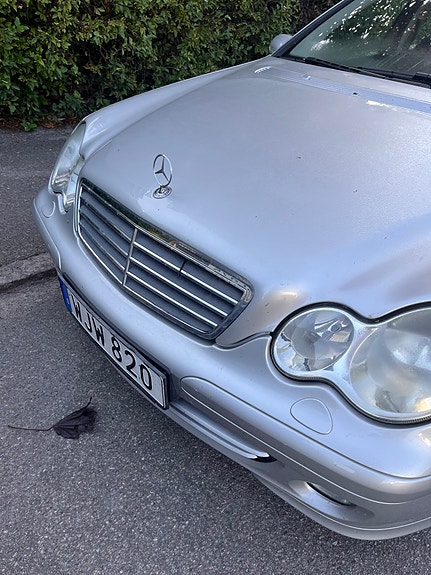 Mercedes-Benz C180 7 of 8
