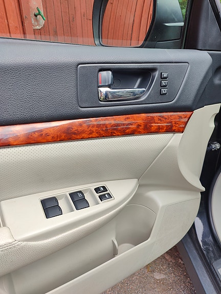 Subaru Outback 8 of 19