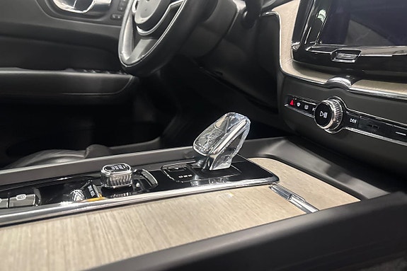 Volvo XC60 15 of 23
