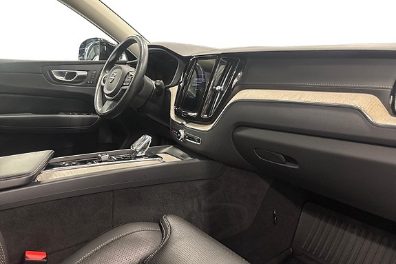 Volvo XC60 10 of 23