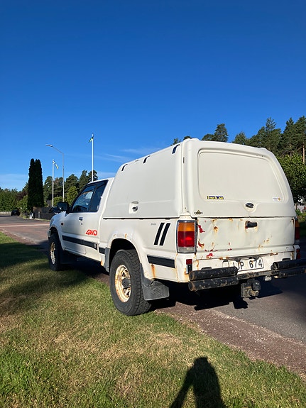 Mazda B2600 2 of 2