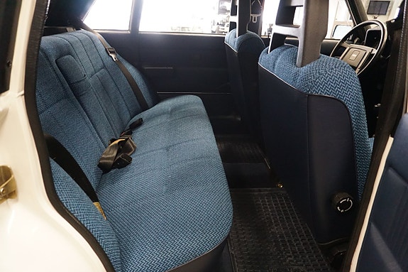 Volvo 244 24 of 24