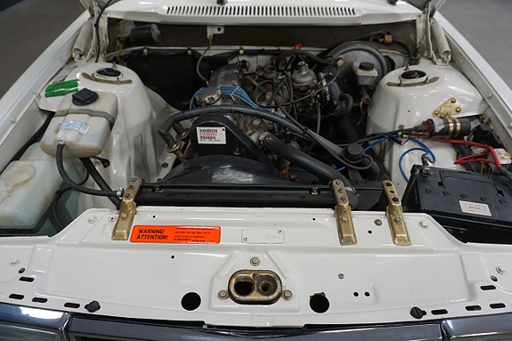 Volvo 244 12 of 24
