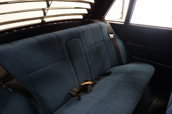 Volvo 244 22 of 24